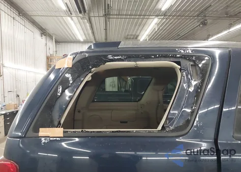 2004 Cadillac Escalade Standard z USA, uszkodzony, nr VIN 1GYEK63N24R121683